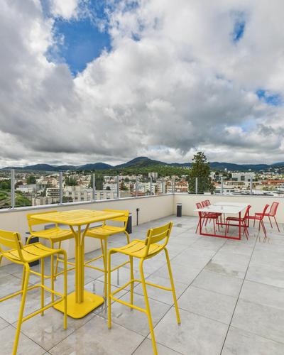 Un rooftop Un rooftop 1767871923